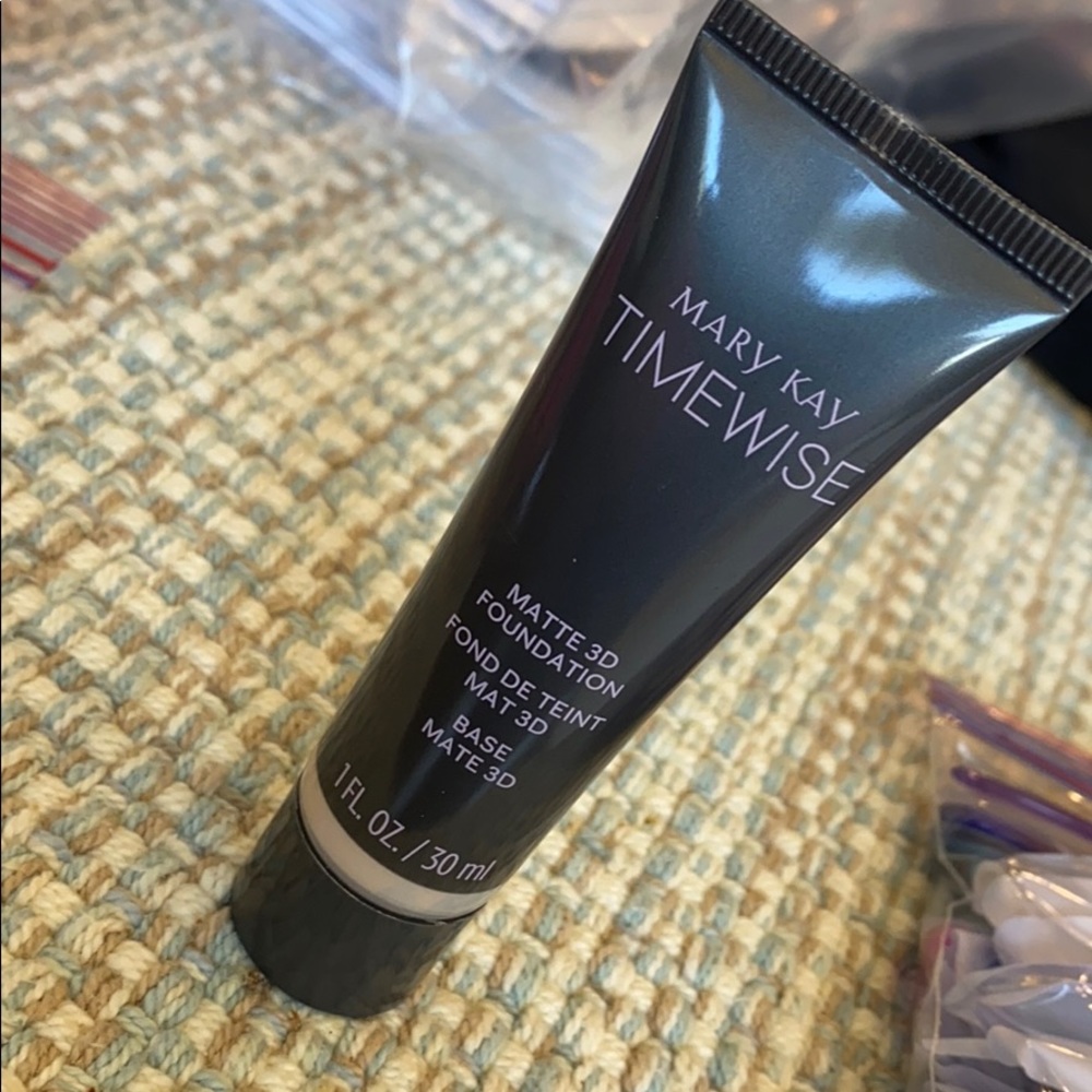 Mary Kay Timewise Matte 3D foundation - Ivory C